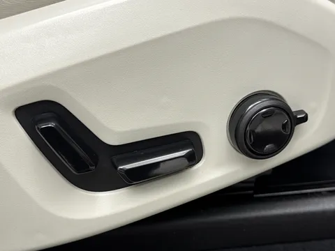 DS19PGX Volvo XC60 2.0 T5 [250] Inscription Pro 5dr AWD Geartronic Thumbnail #19