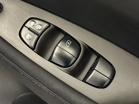 SA71XLM Nissan LEAF 110kW Acenta 40kWh 5dr Auto [6.6kw Charger] Thumbnail #21