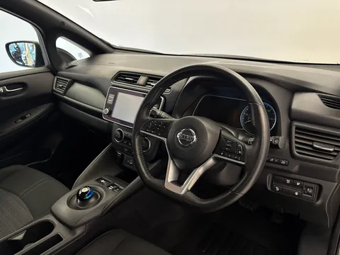 SA71XLM Nissan LEAF 110kW Acenta 40kWh 5dr Auto [6.6kw Charger] Thumbnail #22