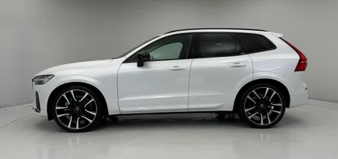 DC72LYU Volvo XC60 2.0 B5P Ultimate Dark 5dr AWD Geartronic Thumbnail #3