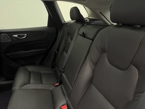 DC72LYU Volvo XC60 2.0 B5P Ultimate Dark 5dr AWD Geartronic Thumbnail #17