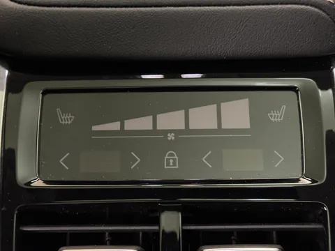 DC72LYU Volvo XC60 2.0 B5P Ultimate Dark 5dr AWD Geartronic Thumbnail #16