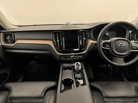 DC72LYU Volvo XC60 2.0 B5P Ultimate Dark 5dr AWD Geartronic Thumbnail #10