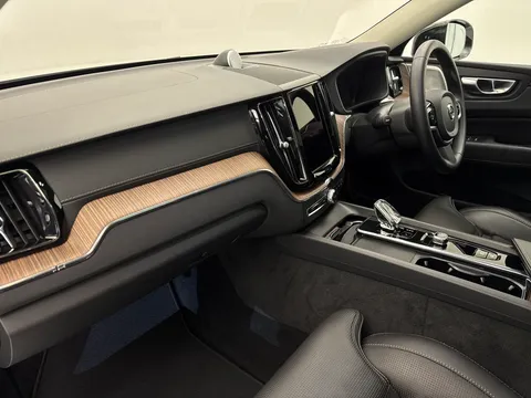 DC72LYU Volvo XC60 2.0 B5P Ultimate Dark 5dr AWD Geartronic Thumbnail #11