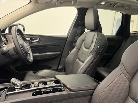 DC72LYU Volvo XC60 2.0 B5P Ultimate Dark 5dr AWD Geartronic Thumbnail #12