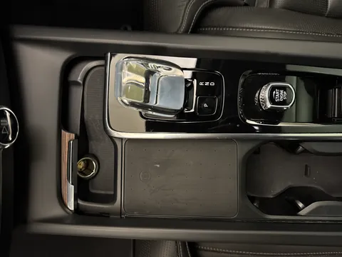 DC72LYU Volvo XC60 2.0 B5P Ultimate Dark 5dr AWD Geartronic Thumbnail #14