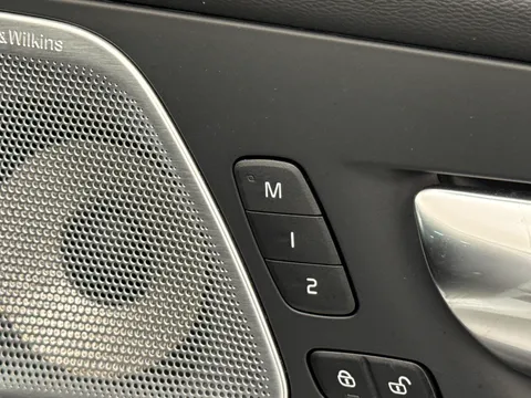 DC72LYU Volvo XC60 2.0 B5P Ultimate Dark 5dr AWD Geartronic Thumbnail #22