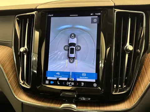 DC72LYU Volvo XC60 2.0 B5P Ultimate Dark 5dr AWD Geartronic Thumbnail #28