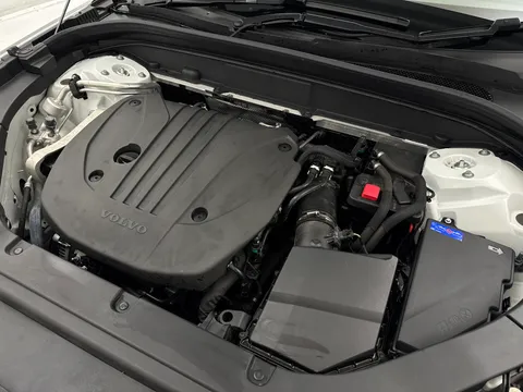 DC72LYU Volvo XC60 2.0 B5P Ultimate Dark 5dr AWD Geartronic Thumbnail #35