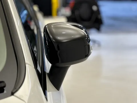 DC72LYU Volvo XC60 2.0 B5P Ultimate Dark 5dr AWD Geartronic Thumbnail #37