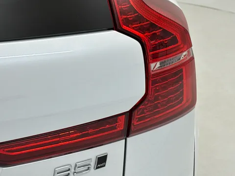 DC72LYU Volvo XC60 2.0 B5P Ultimate Dark 5dr AWD Geartronic Thumbnail #39