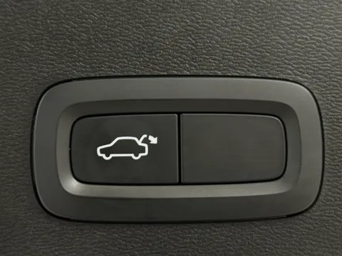 DV71OJC Volvo XC40 2.0 B4P R DESIGN 5dr Auto Thumbnail #27