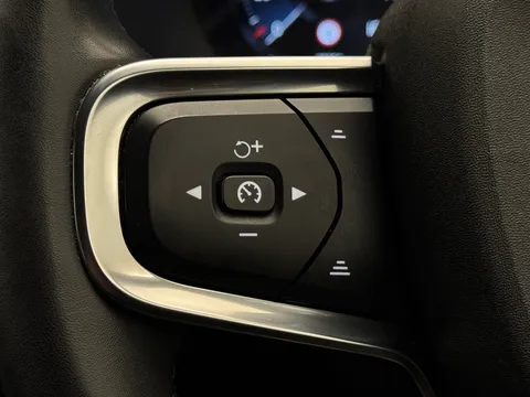 DV71OJC Volvo XC40 2.0 B4P R DESIGN 5dr Auto Thumbnail #19