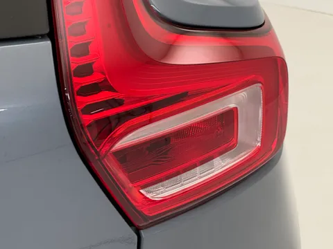 DV71OJC Volvo XC40 2.0 B4P R DESIGN 5dr Auto Thumbnail #31