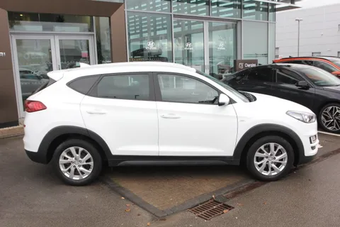 MF69LWH Hyundai Tucson 1.6 CRDi 48V MHD SE Nav 5dr 2WD Thumbnail #3