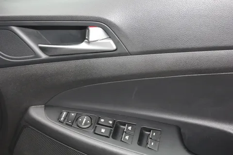 MF69LWH Hyundai Tucson 1.6 CRDi 48V MHD SE Nav 5dr 2WD Thumbnail #14