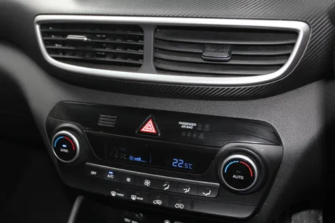 MF69LWH Hyundai Tucson 1.6 CRDi 48V MHD SE Nav 5dr 2WD Thumbnail #24