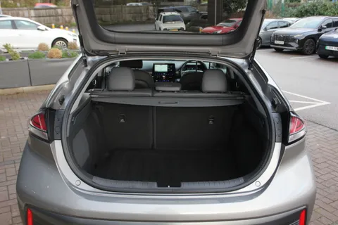 ML70ZPO Hyundai Ioniq 1.6 GDi Hybrid Premium SE 5dr DCT Thumbnail #15