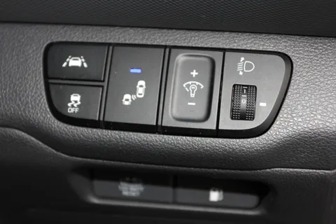 ML70ZPO Hyundai Ioniq 1.6 GDi Hybrid Premium SE 5dr DCT Thumbnail #29