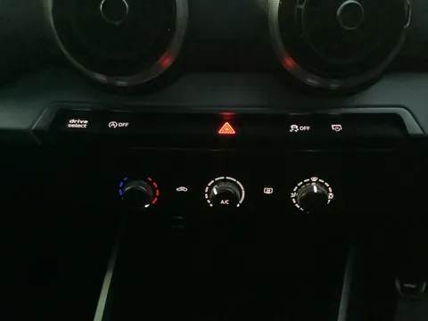 DG73BVH Audi Q2 30 TFSI S Line 5dr Thumbnail #27