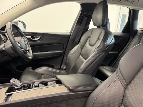 YX71ZVG Volvo XC60 2.0 B4D Inscription 5dr AWD Geartronic Thumbnail #21