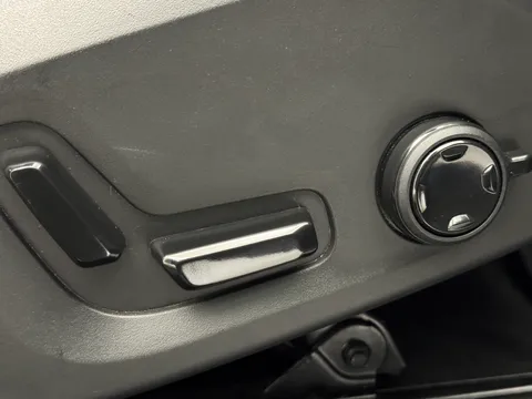 YX71ZVG Volvo XC60 2.0 B4D Inscription 5dr AWD Geartronic Thumbnail #26