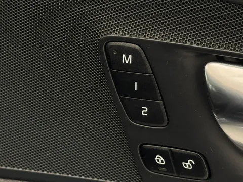 YX71ZVG Volvo XC60 2.0 B4D Inscription 5dr AWD Geartronic Thumbnail #27