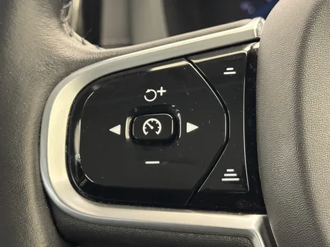 YX71ZVG Volvo XC60 2.0 B4D Inscription 5dr AWD Geartronic Thumbnail #29