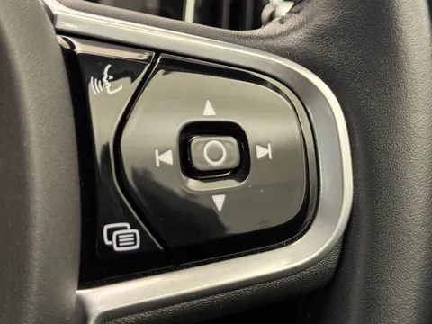 YX71ZVG Volvo XC60 2.0 B4D Inscription 5dr AWD Geartronic Thumbnail #30