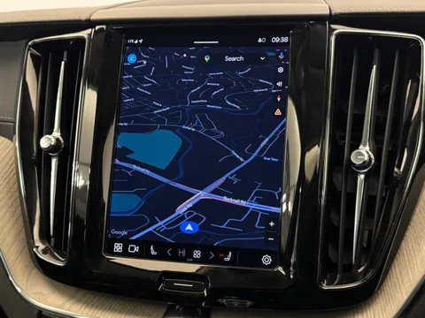 YX71ZVG Volvo XC60 2.0 B4D Inscription 5dr AWD Geartronic Thumbnail #32