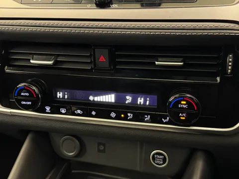 OV74WSO Nissan Qashqai 1.3 DiG-T MH 158 N-Connecta [Glass Rf] 5dr Xtronic Thumbnail #28