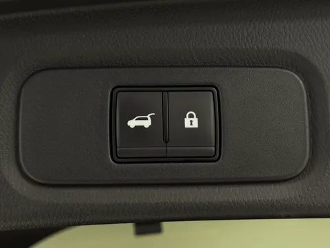 DV74ZXY Nissan Qashqai 1.3 DiG-T MH 158 Tekna 5dr 4WD Xtronic Thumbnail #13