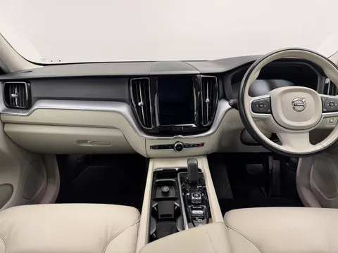 ND70OUO Volvo XC60 2.0 B5P [250] Momentum 5dr AWD Geartronic Thumbnail #13