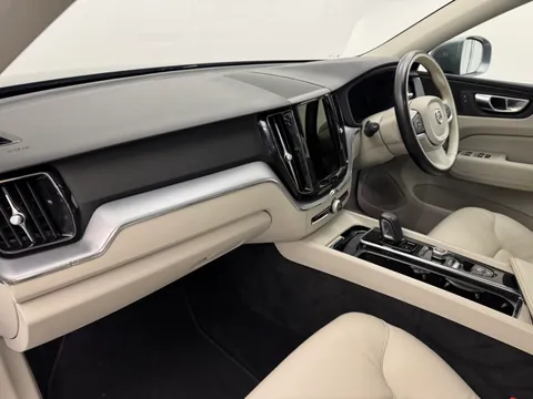 ND70OUO Volvo XC60 2.0 B5P [250] Momentum 5dr AWD Geartronic Thumbnail #14