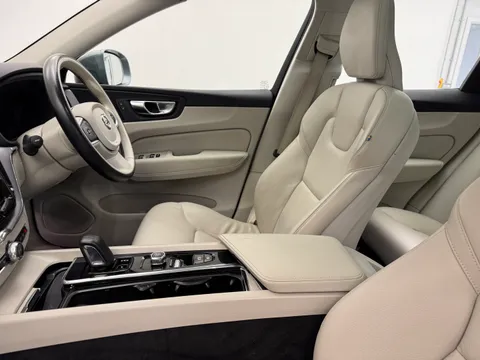 ND70OUO Volvo XC60 2.0 B5P [250] Momentum 5dr AWD Geartronic Thumbnail #10