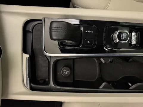 ND70OUO Volvo XC60 2.0 B5P [250] Momentum 5dr AWD Geartronic Thumbnail #16