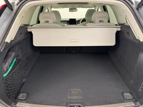 DP25PZT Volvo XC60 2.0 B5P Ultra Dark 5dr AWD Geartronic Thumbnail #30