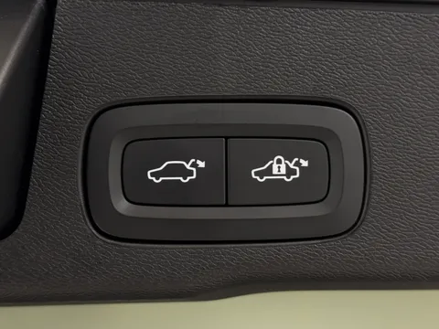 DP25PZT Volvo XC60 2.0 B5P Ultra Dark 5dr AWD Geartronic Thumbnail #33