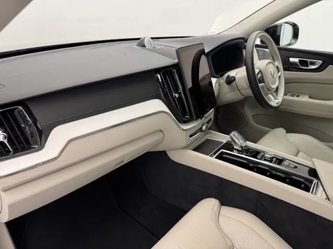 DP25PZT Volvo XC60 2.0 B5P Ultra Dark 5dr AWD Geartronic Thumbnail #12