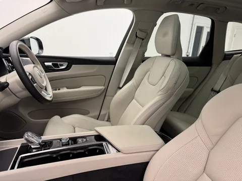 DP25PZT Volvo XC60 2.0 B5P Ultra Dark 5dr AWD Geartronic Thumbnail #13