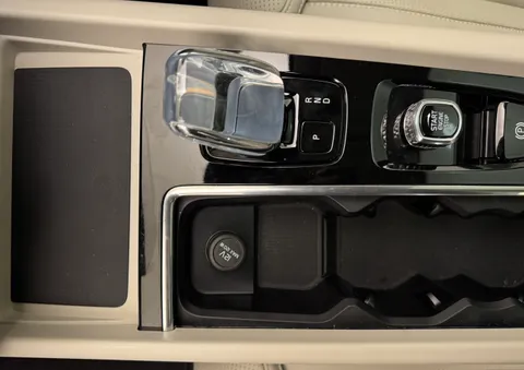 DP25PZT Volvo XC60 2.0 B5P Ultra Dark 5dr AWD Geartronic Thumbnail #15