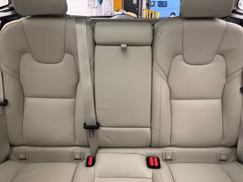 DP25PZT Volvo XC60 2.0 B5P Ultra Dark 5dr AWD Geartronic Thumbnail #16