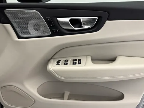 DP25PZT Volvo XC60 2.0 B5P Ultra Dark 5dr AWD Geartronic Thumbnail #17