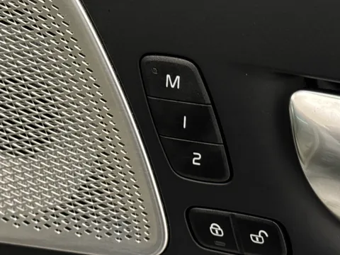 DP25PZT Volvo XC60 2.0 B5P Ultra Dark 5dr AWD Geartronic Thumbnail #20