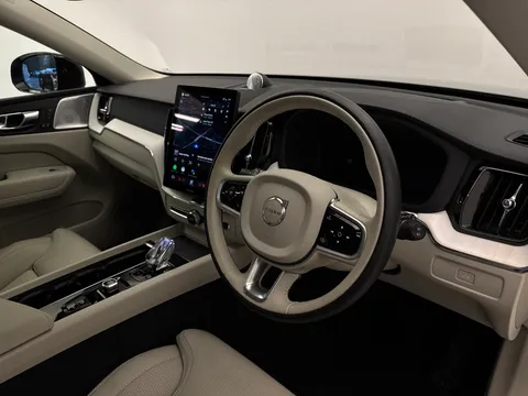 DP25PZT Volvo XC60 2.0 B5P Ultra Dark 5dr AWD Geartronic Thumbnail #21