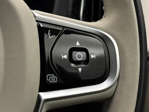 DP25PZT Volvo XC60 2.0 B5P Ultra Dark 5dr AWD Geartronic Thumbnail #23