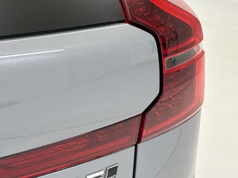 DP25PZT Volvo XC60 2.0 B5P Ultra Dark 5dr AWD Geartronic Thumbnail #38