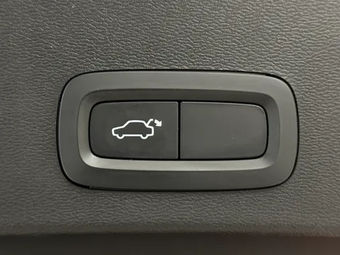 ND71KWW Volvo XC40 2.0 B5P R DESIGN Pro 5dr AWD Auto Thumbnail #22