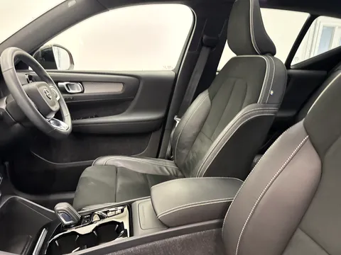 ND71KWW Volvo XC40 2.0 B5P R DESIGN Pro 5dr AWD Auto Thumbnail #10