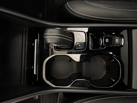 ND71KWW Volvo XC40 2.0 B5P R DESIGN Pro 5dr AWD Auto Thumbnail #15